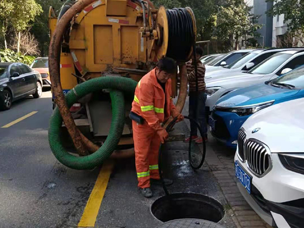 济水街道排污管道清淤