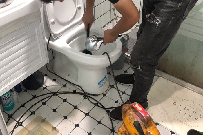 济水街道马桶堵塞自己疏通还是找师傅？专业上门服务让你省时更省心